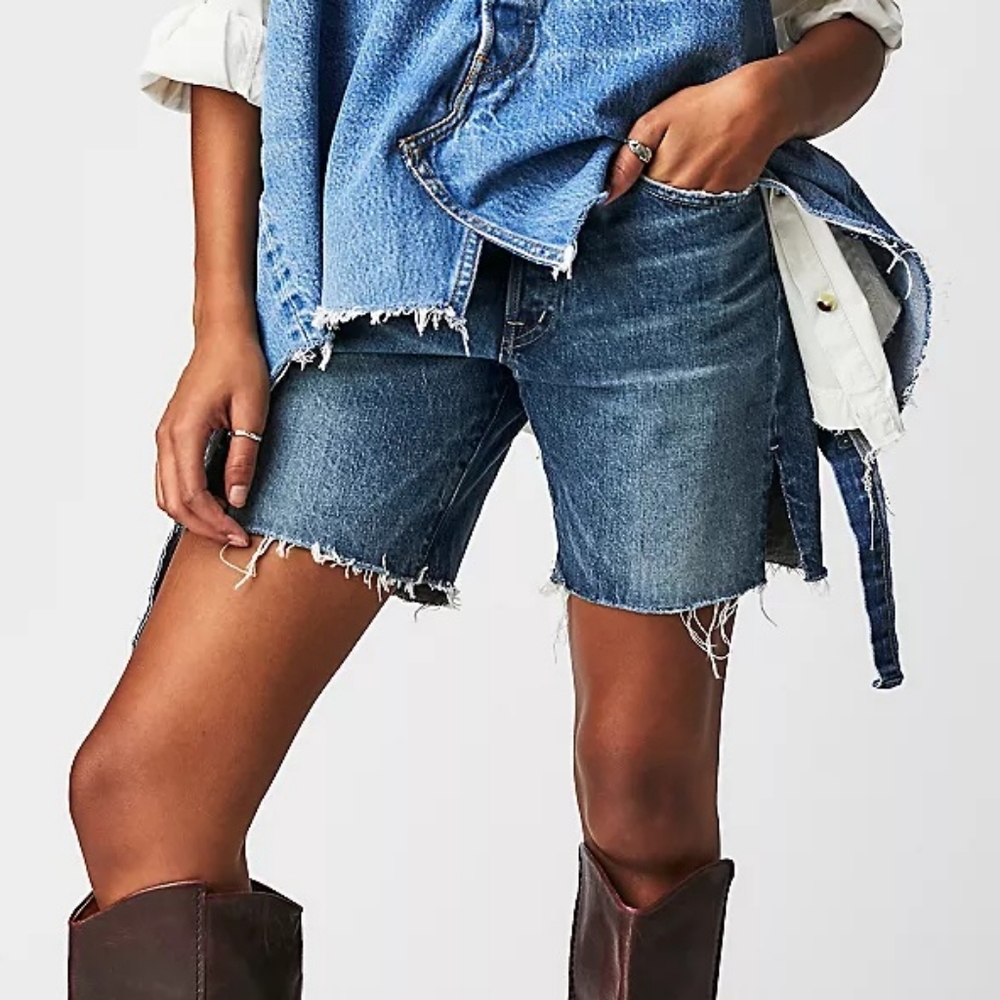 NWT EDWIN CAI 7 INCH CUT OFF DENIM SHORTS, COVE, SIZE 31 SOLD AT FREE PEOPLE